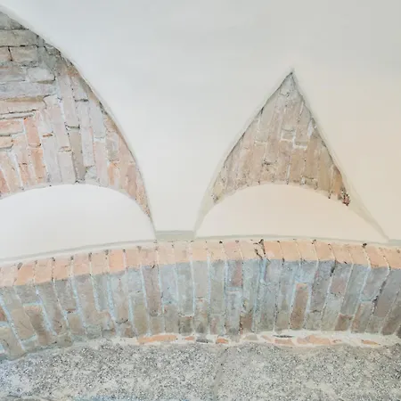 Romantic Escape Centre With Jacuzzi & Parking By Rent Apartment Como