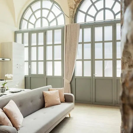 Romantic Escape Centre With Jacuzzi & Parking By Rent