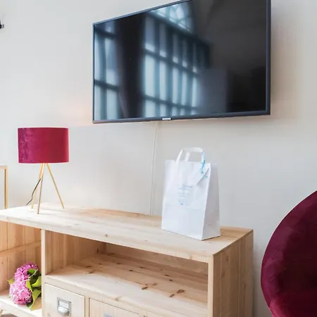 Romantic Escape Centre With Jacuzzi & Parking By Rent *