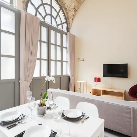 Apartment Romantic Escape Centre With Jacuzzi & Parking By Rent