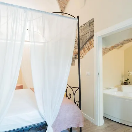 شقة Romantic Escape Centre With Jacuzzi & Parking By Rent كومو