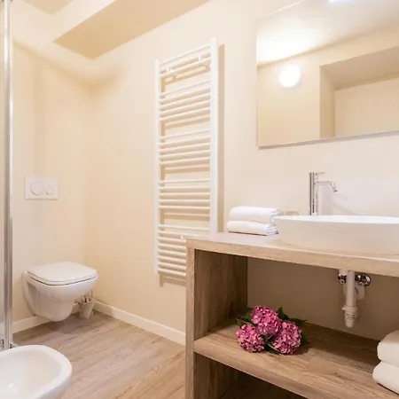 Romantic Escape Centre With Jacuzzi & Parking By Rent