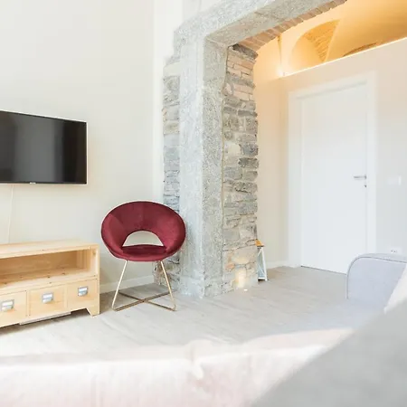 Apartment Romantic Escape Centre With Jacuzzi & Parking By Rent Como
