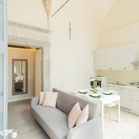 Romantic Escape Centre With Jacuzzi & Parking By Rent شقة