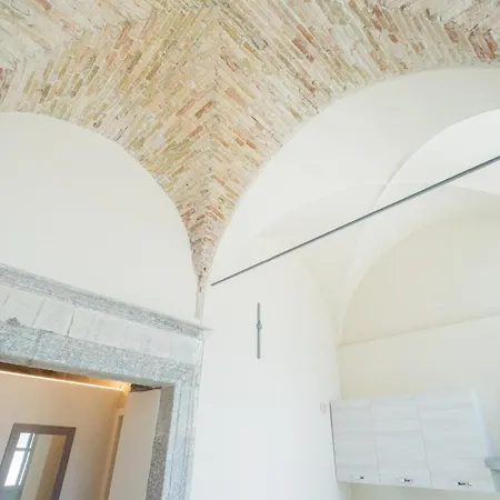 Romantic Escape Centre With Jacuzzi & Parking By Rent