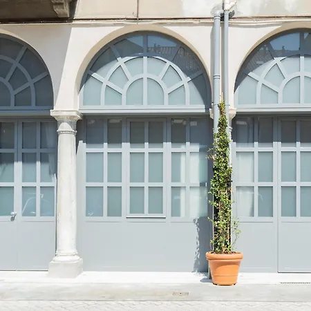 Romantic Escape Centre With Jacuzzi & Parking By Rent شقة كومو