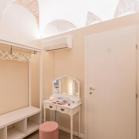 Apartman Romantic Escape Centre - Jacuzzi Parking