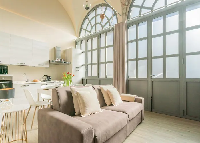 Romantic Escape City Centre - Jacuzzi Parking Apartment Como