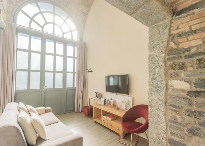 Romantic Escape City Centre - Jacuzzi Parking Apartment *