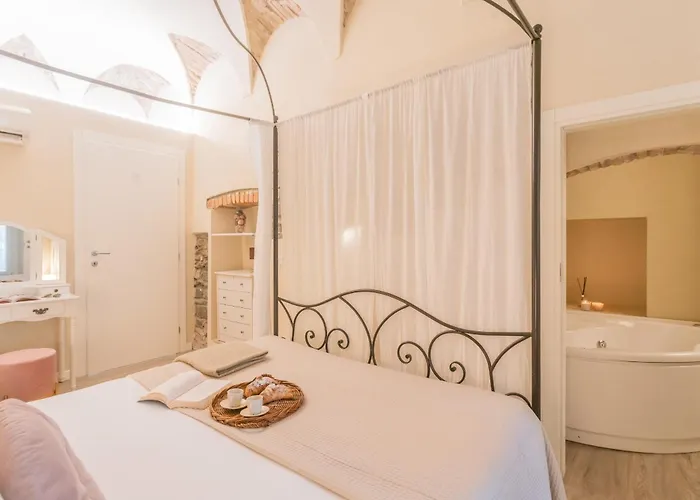 Romantic Escape City Centre - Jacuzzi Parking