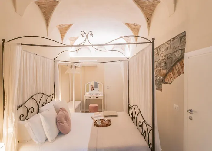 Romantic Escape City Centre - Jacuzzi Parking Apartment *