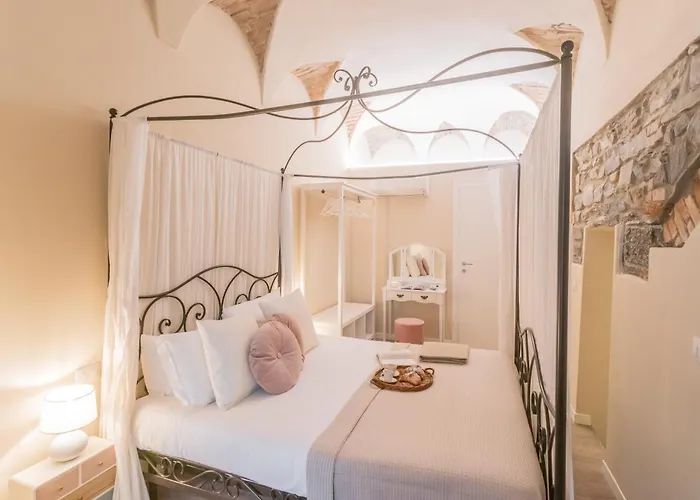 Romantic Escape City Centre - Jacuzzi Parking Apartment *