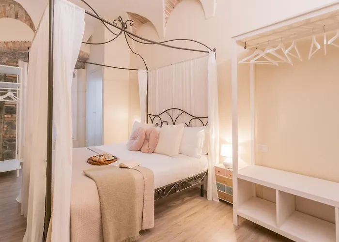 Romantic Escape City Centre - Jacuzzi Parking Apartment