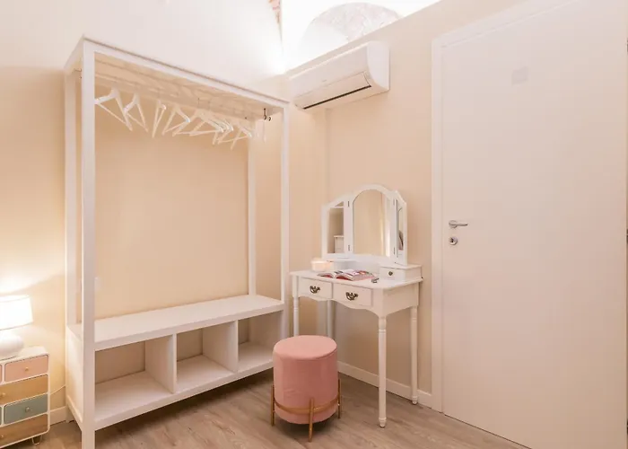 Romantic Escape City Centre - Jacuzzi Parking Apartment Como