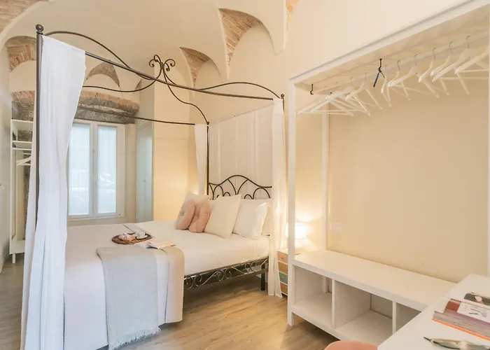 Romantic Escape City Centre - Jacuzzi Parking Apartment Como