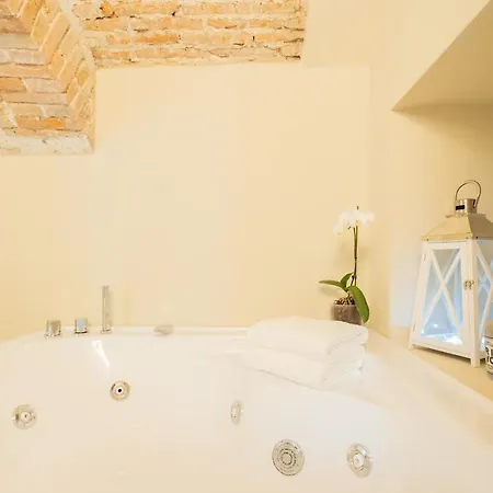 Apartament Romantic Escape City Centre With Jacuzzi Par... Como