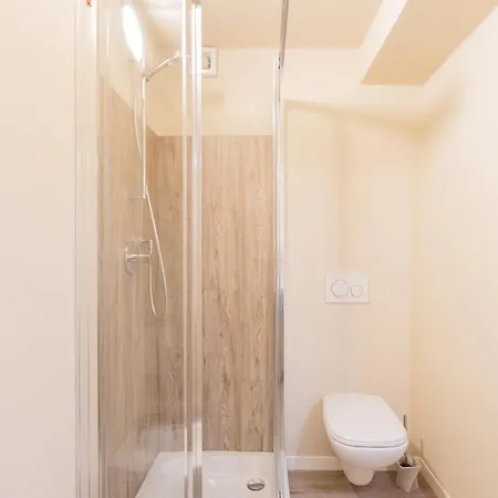 Romantic Escape Centre With Jacuzzi & Parking By Rent דירה