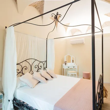 דירה Romantic Escape Centre With Jacuzzi & Parking By Rent