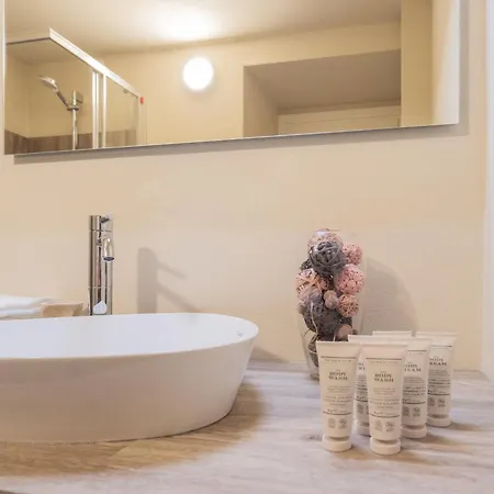 Romantic Escape City Centre With Jacuzzi Par... Apartament Como