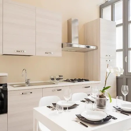 Romantic Escape Centre With Jacuzzi & Parking By Rent דירה קומו