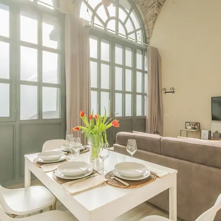 Romantic Escape Centre - Jacuzzi Parking Apartament *