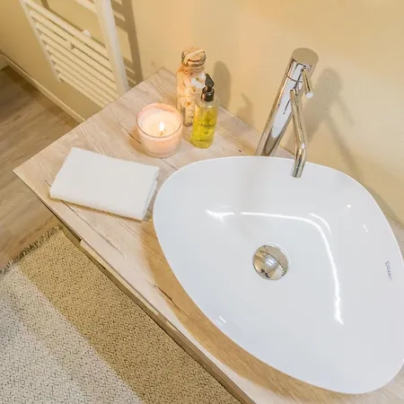 Apartament Romantic Escape City Centre With Jacuzzi Par... *