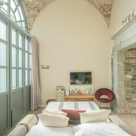 Апартаменты Romantic Escape City Centre - Jacuzzi Parking Комо