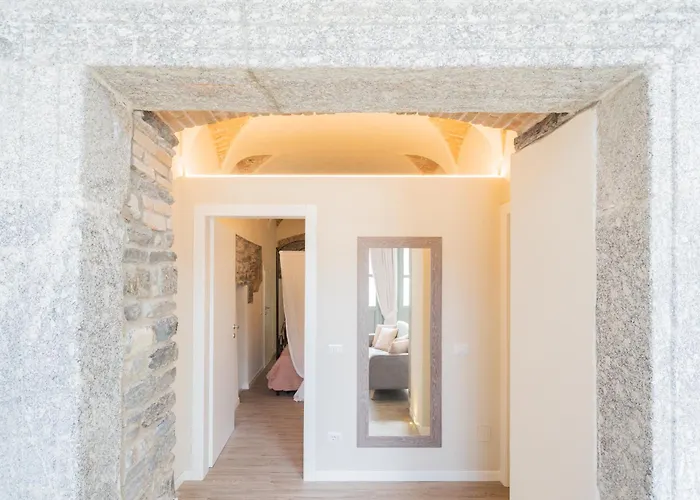 Апартаменты Romantic Escape City Centre - Jacuzzi Parking Комо