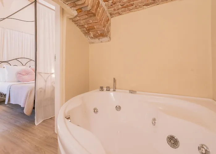 Romantic Escape City Centre - Jacuzzi Parking *