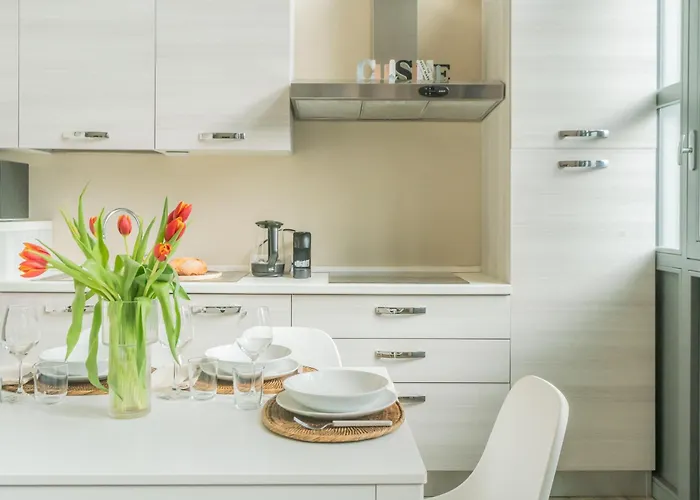 Апартаменты Romantic Escape City Centre - Jacuzzi Parking