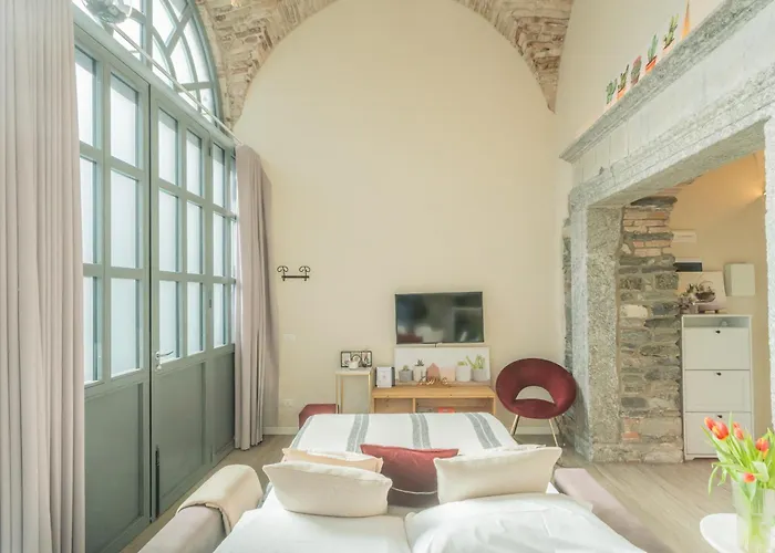 Апартаменты Romantic Escape City Centre - Jacuzzi Parking Комо