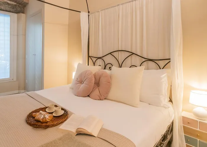 Апартаменты Romantic Escape City Centre - Jacuzzi Parking *