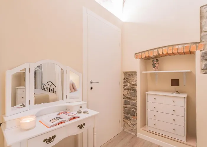 Апартаменты Romantic Escape City Centre - Jacuzzi Parking Комо